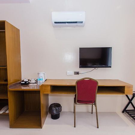 Maxi Hotel And Event Center Tagbilaran City Exteriör bild