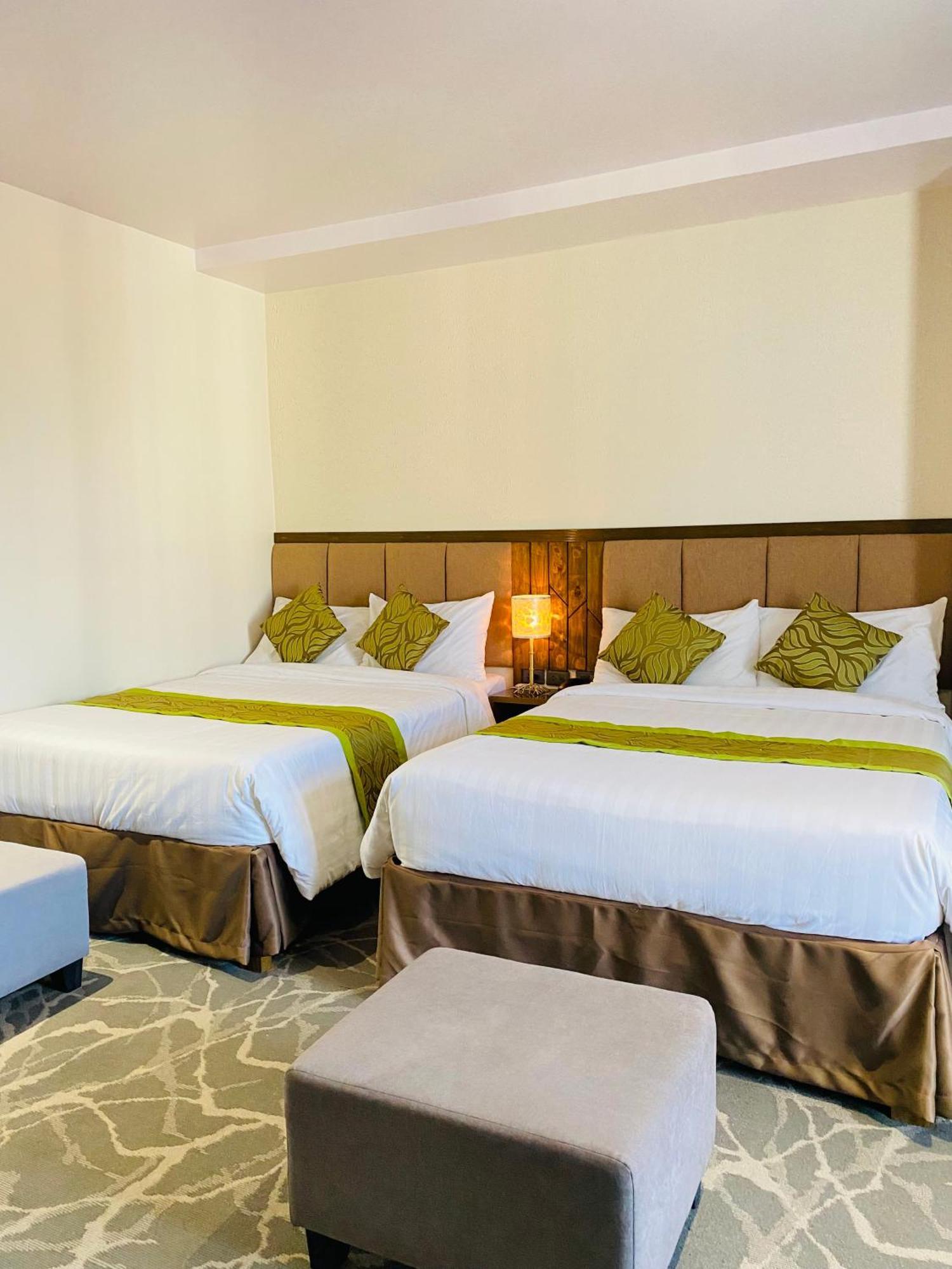 Maxi Hotel And Event Center Tagbilaran City Exteriör bild