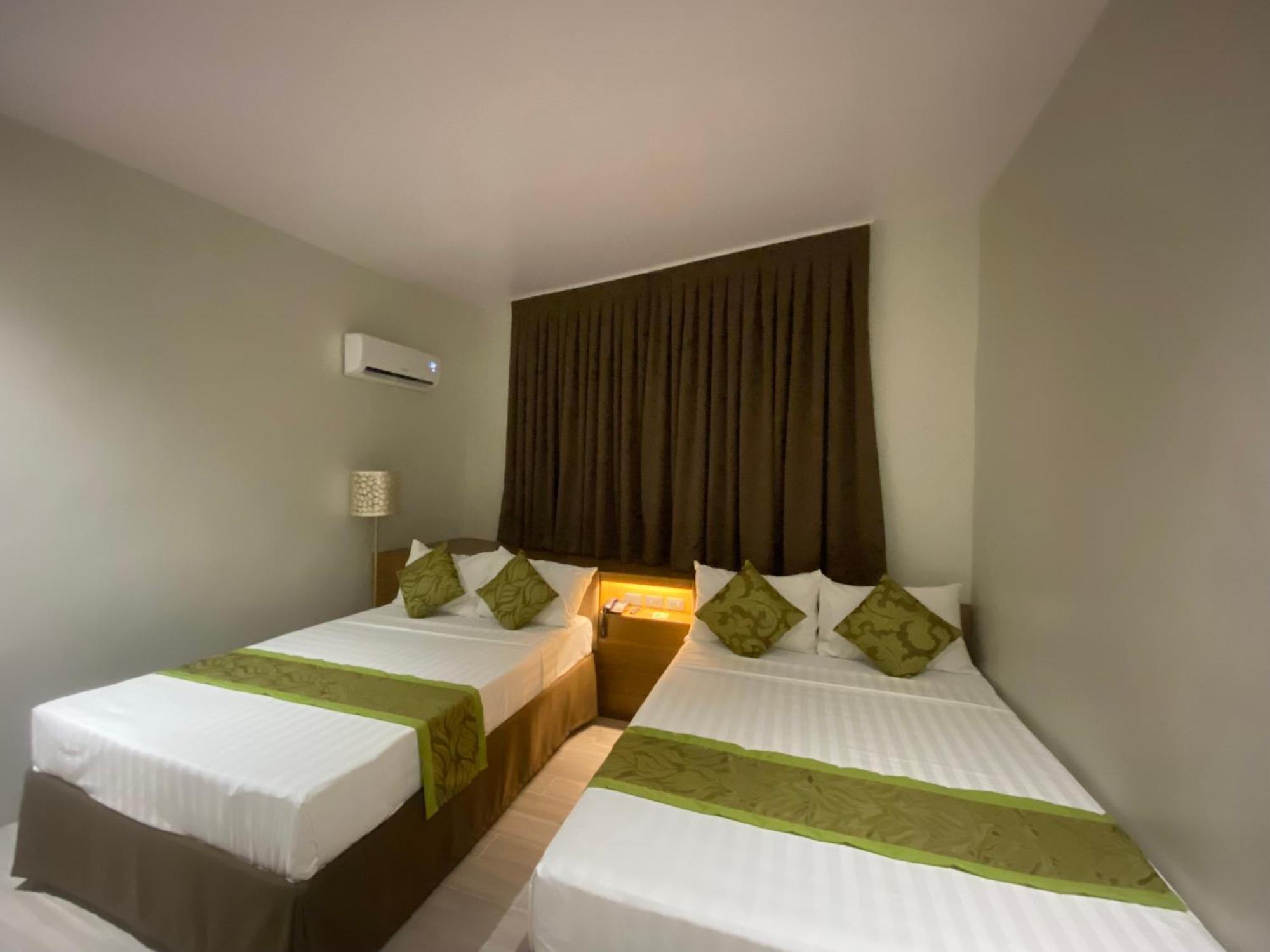 Maxi Hotel And Event Center Tagbilaran City Exteriör bild