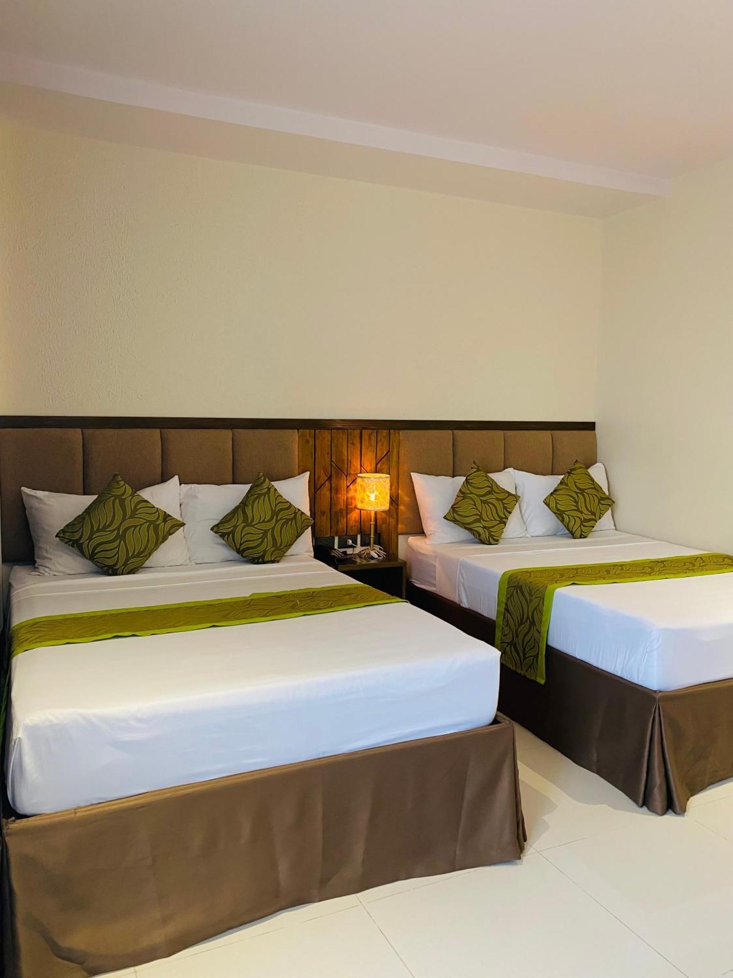 Maxi Hotel And Event Center Tagbilaran City Exteriör bild