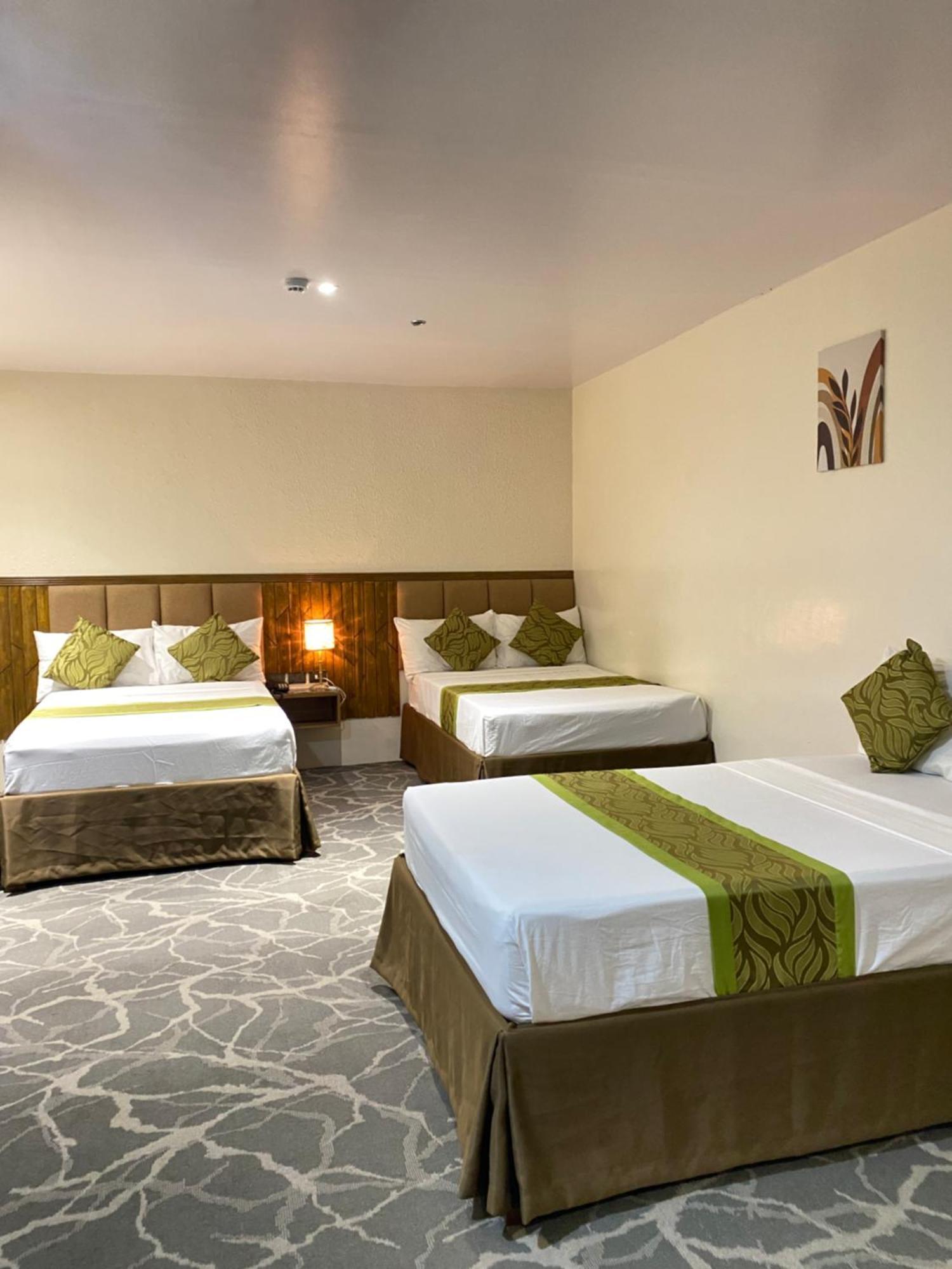 Maxi Hotel And Event Center Tagbilaran City Exteriör bild