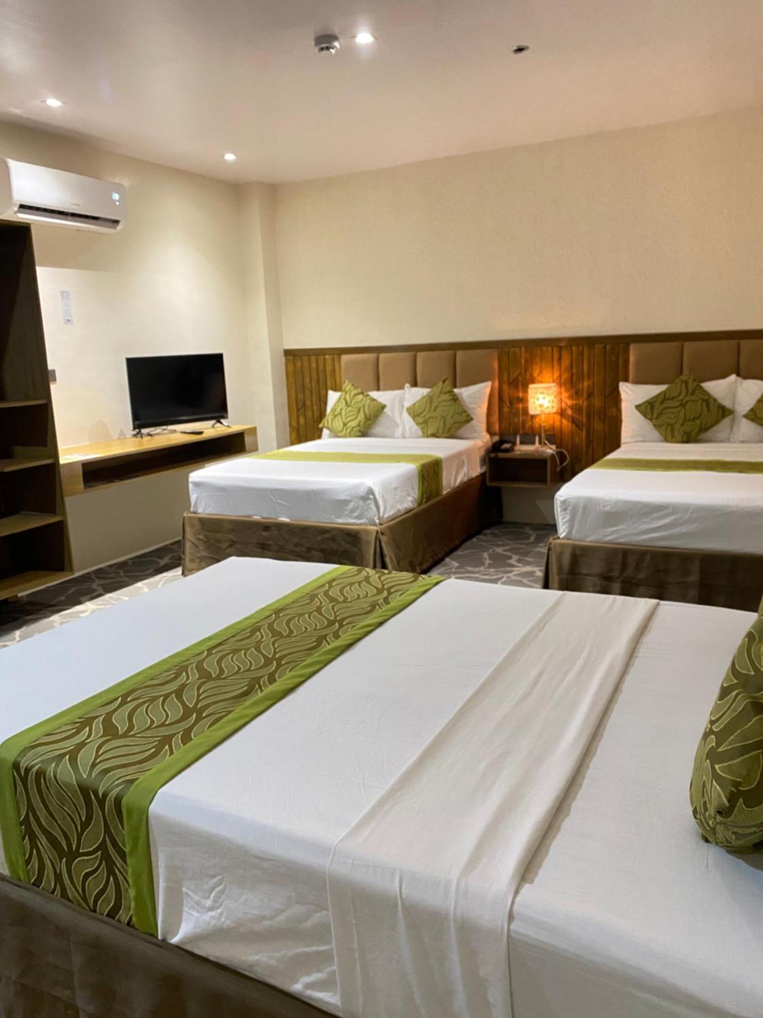 Maxi Hotel And Event Center Tagbilaran City Exteriör bild